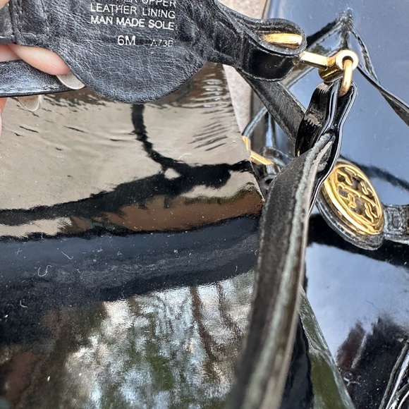 Tory Burch Ali Anteka Baby Gold Logo Sandal - Picture 6 of 12